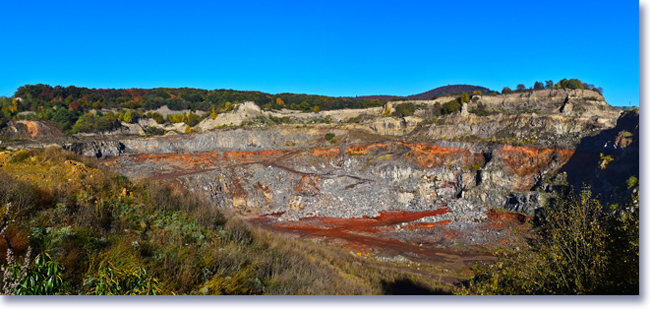 Vulkanische Gesteine - Farbenfroher Einblick in den Abbau des Wingertsbergs bei Mendig / Laacher See
