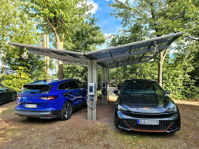 AC-Ladestationen auf dem Parkplatz am Hotel HANSA Mendig