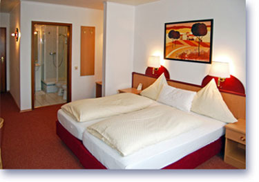 Beispiel Doppelzimmer oder Dreibettzimmer im Hotel HANSA
